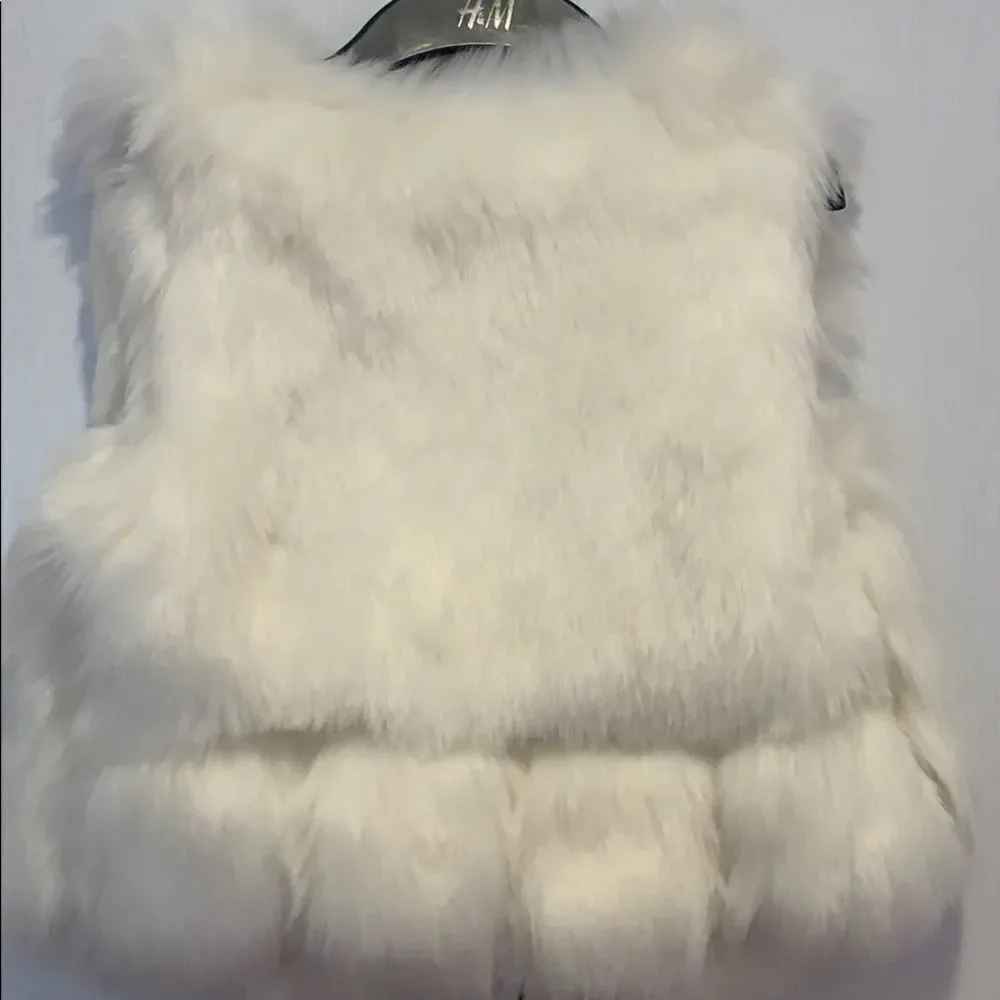 💕Last deal 💕White faux fur Vest
